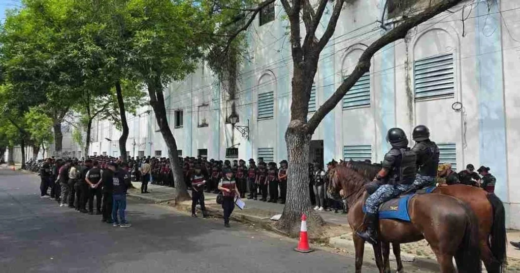 Ocho demorados durante el partido entre Gimnasia y Tiro y Atlético de Rafaela