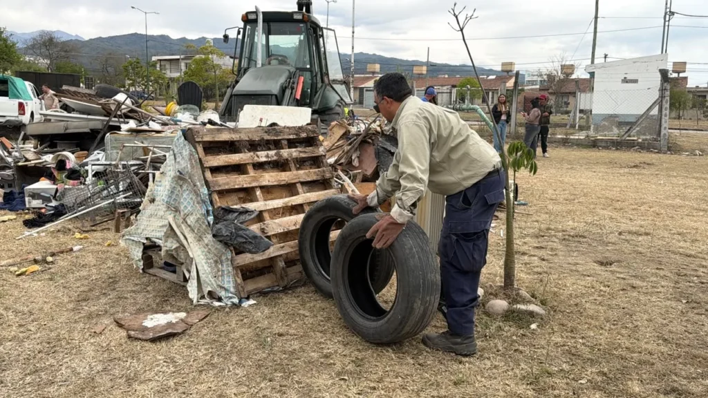 Descacharrado en zona norte: hoy retirarán objetos en Universitario y Parque Belgrano