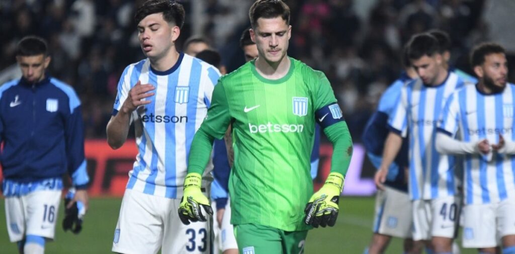Racing sufrió una caída agónica ante Atlético Tucumán y agudiza su crisis deportiva