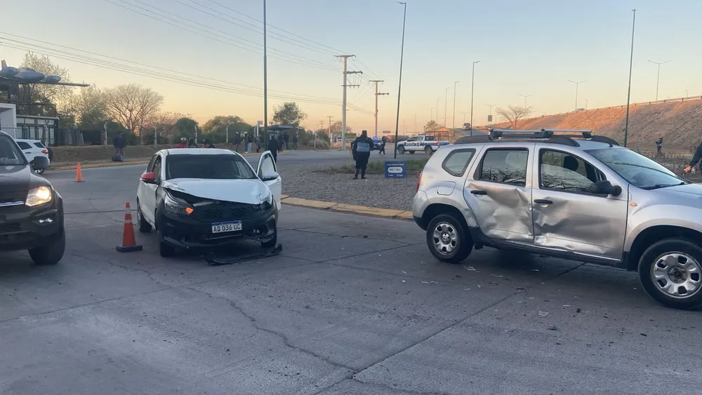 Conductor alcoholizado provocó un siniestro vial en la rotonda de San Luis y una menor terminó hospitalizada