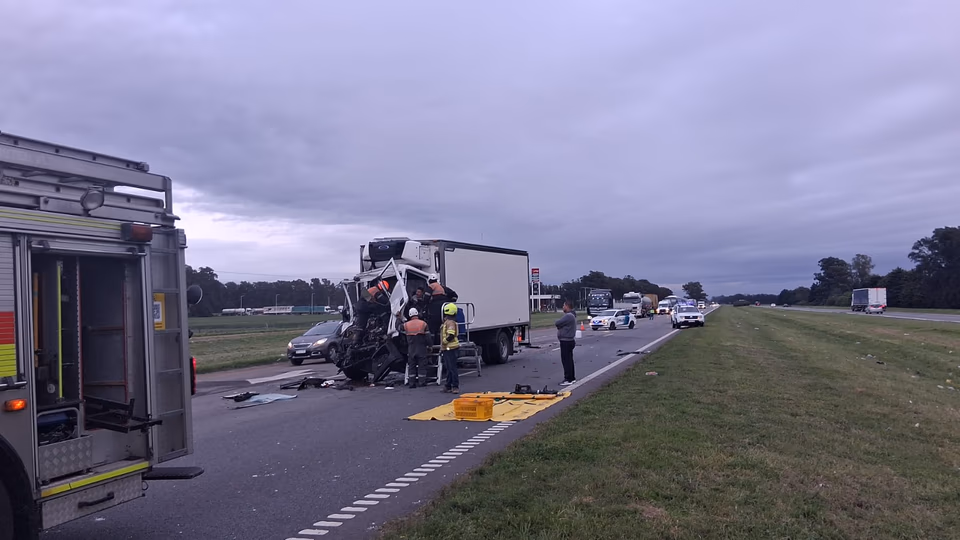 Choque entre dos camiones en la Ruta 9: un herido