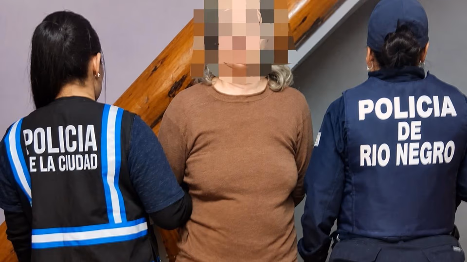 Cayó en El Bolsón una mujer rusa acusada de la muerte de un bebé en un parto respetuoso