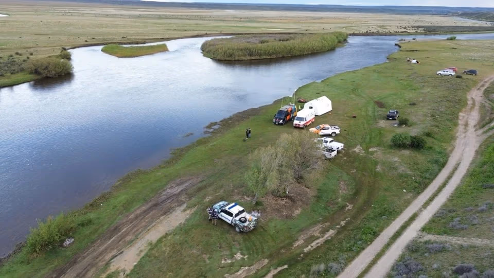 Buscan a dos hermanos de 10 y 12 años en Santa Cruz que fueron arrastrados por el río