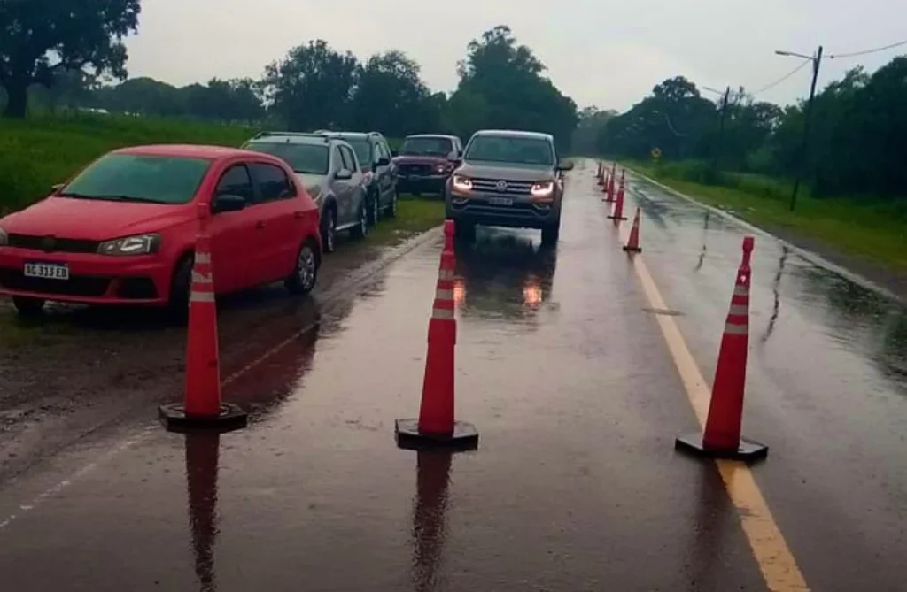 Alerta en las rutas de Salta: lluvias, baches y restricciones complican la circulación