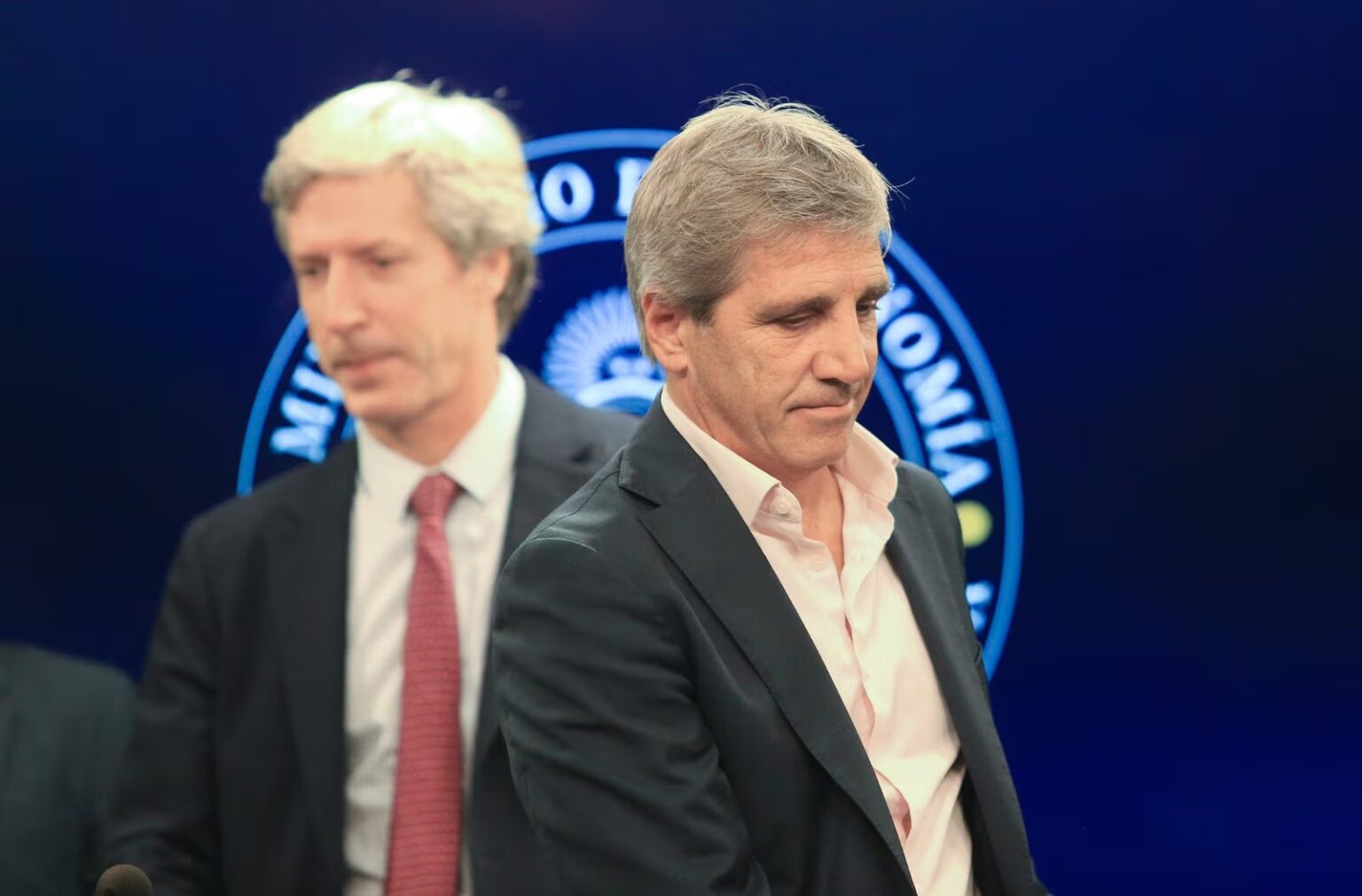 Piden la detención de Caputo y Bausili por millonarias pérdidas en las operaciones con el oro del BCRA