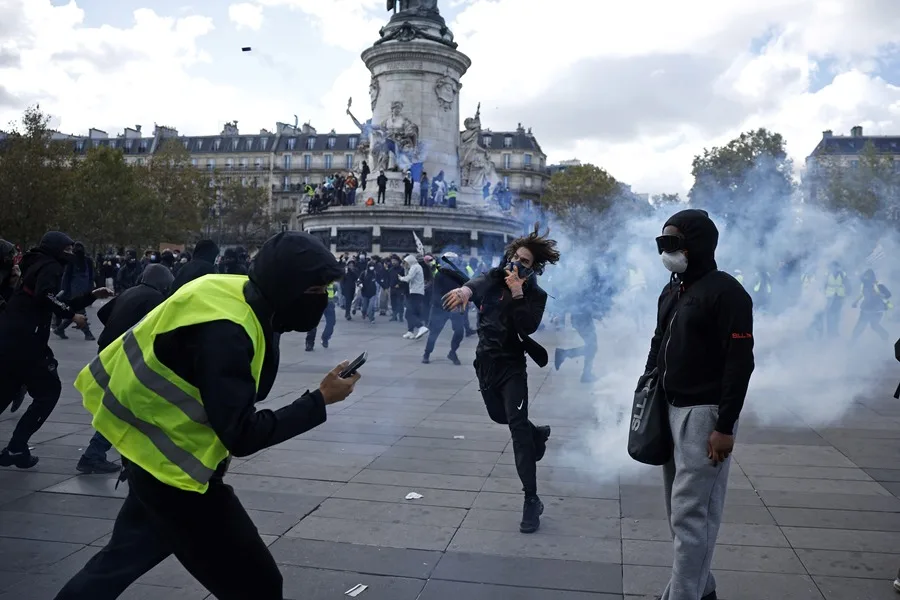 Estallido social en Francia: una ecléctica protesta deriva en disturbios, incendios y choques con la policía