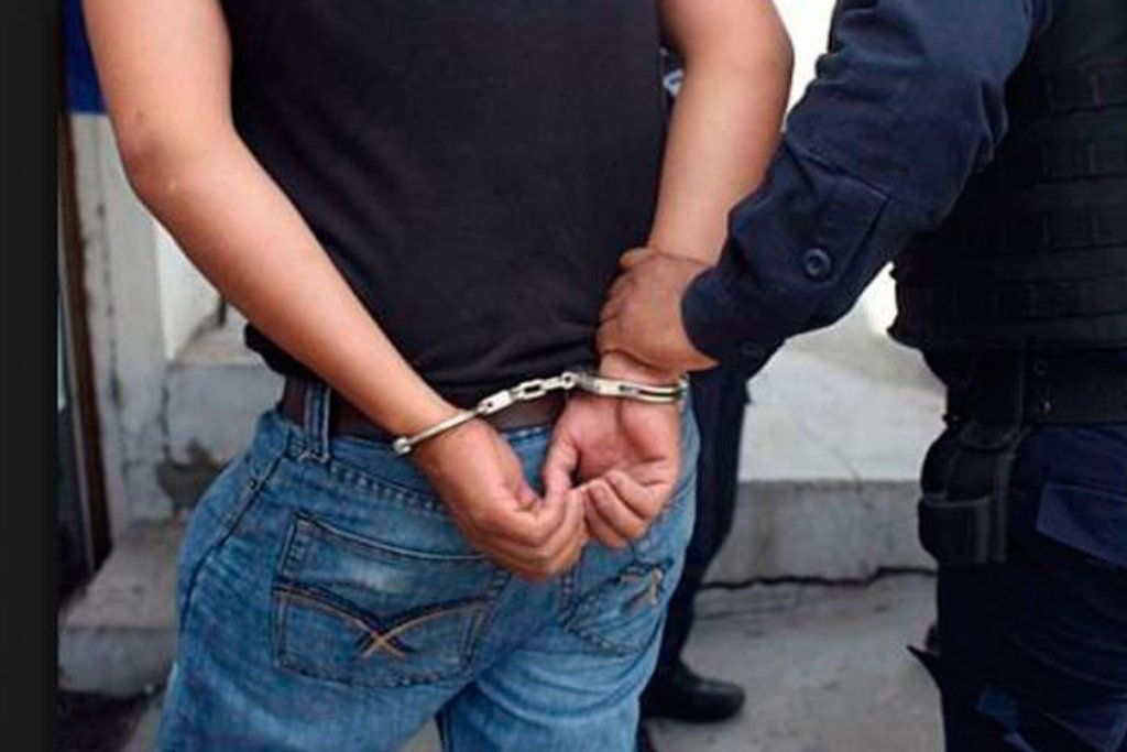 Dos policías heridos: uno fue atacado con un arma blanca y hay un detenido
