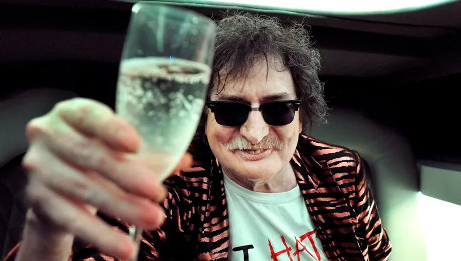 Charly García cumple 75 años: salió a saludar a sus fans y hubo una fiesta inolvidable frente a su casa