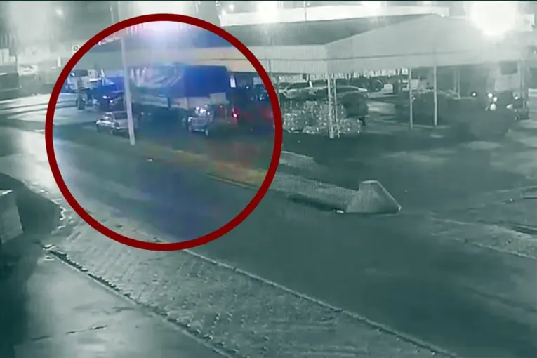 Una joven murió atropellada por el acoplado de un camión en el Mercado Central