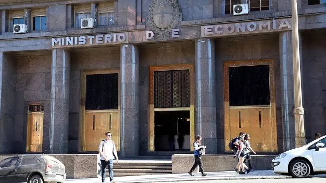 Se inicia un exigente calendario de vencimientos en pesos: todos los detalles