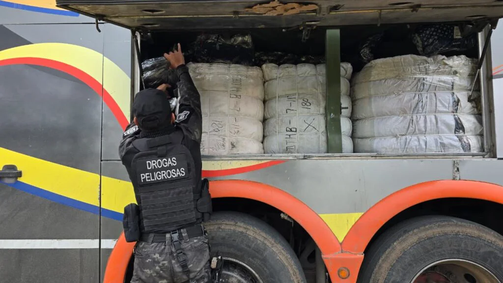 Ruta 34: incautaron 555 bultos de ropa que ingresaban desde Bolivia