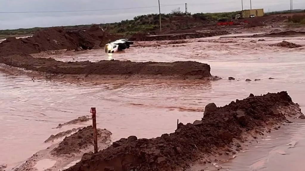 Lluvias e inundaciones afectaron operaciones y rutas en Vaca Muerta