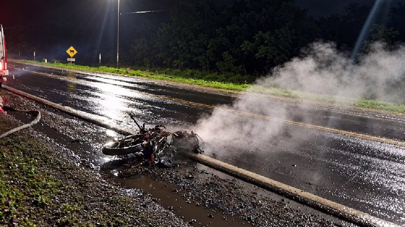 Tragedia en General Güemes: un motociclista murió tras chocar contra un colectivo en la ruta 34